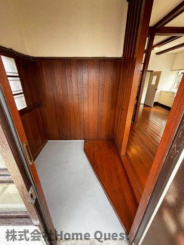 友井貸家別の玄関写真