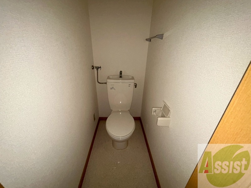 トイレ　こちらはトイレです。清潔感があり、安心して使用できます。