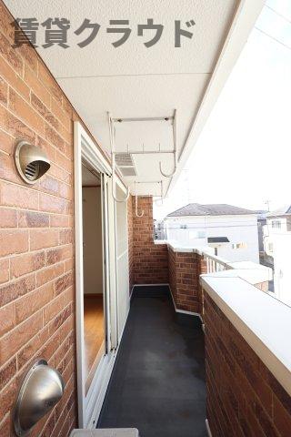 バルコニー　暖かな日差しのふりそそぐバルコニー