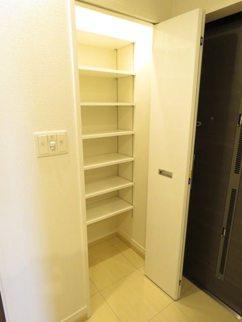 玄関　※別号室参考写真