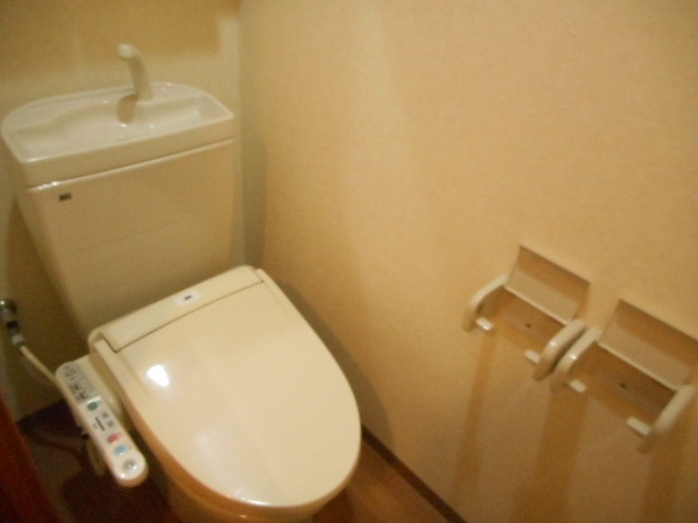 トイレ　この写真は、同物件、同間取り、他のお部屋の画像です。