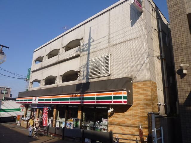 コンビニ　セブンイレブン（コンビニ）まで712m