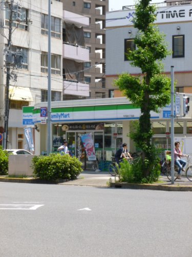 コンビニ　ファミリーマート 千代田三丁目店（コンビニ）まで193m