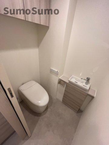 トイレ　落ち着いた色調のトイレです