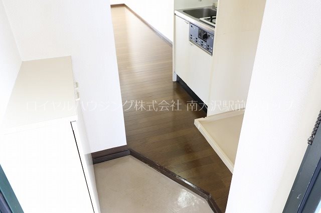 玄関　玄関にはシューズボックスがございます※参考写真