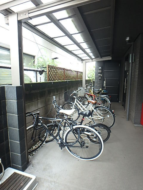 その他共有部分　★屋根付駐輪場★（空き状況・使用料等詳細はご確認下さい）