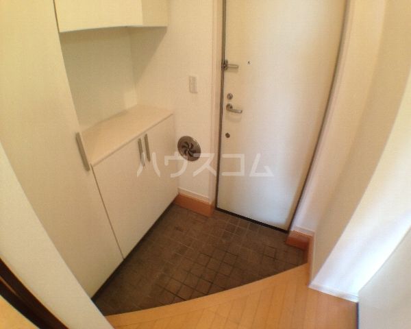 ルミナスコート三軒茶屋の玄関写真