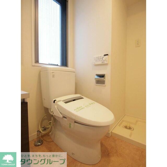 都営浅草線 高輪台駅 徒歩5分 9階建 築19年のトイレ写真