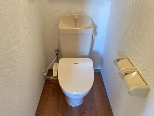 京阪本線 枚方市駅 バス乗車時間：16分 最寄りバス停で下車 徒歩7分 3階建 築22年のトイレ写真