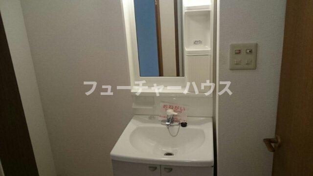 トイレ　落ち着いた色調のトイレです