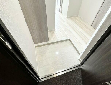 玄関　ラグゼナ横浜鶴見 ＊同タイプ・別部屋参考