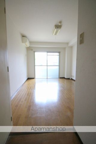 地下鉄千日前線 西長堀駅 徒歩3分 10階建 築42年の玄関写真
