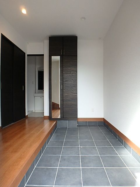 玄関　同タイプのお部屋です