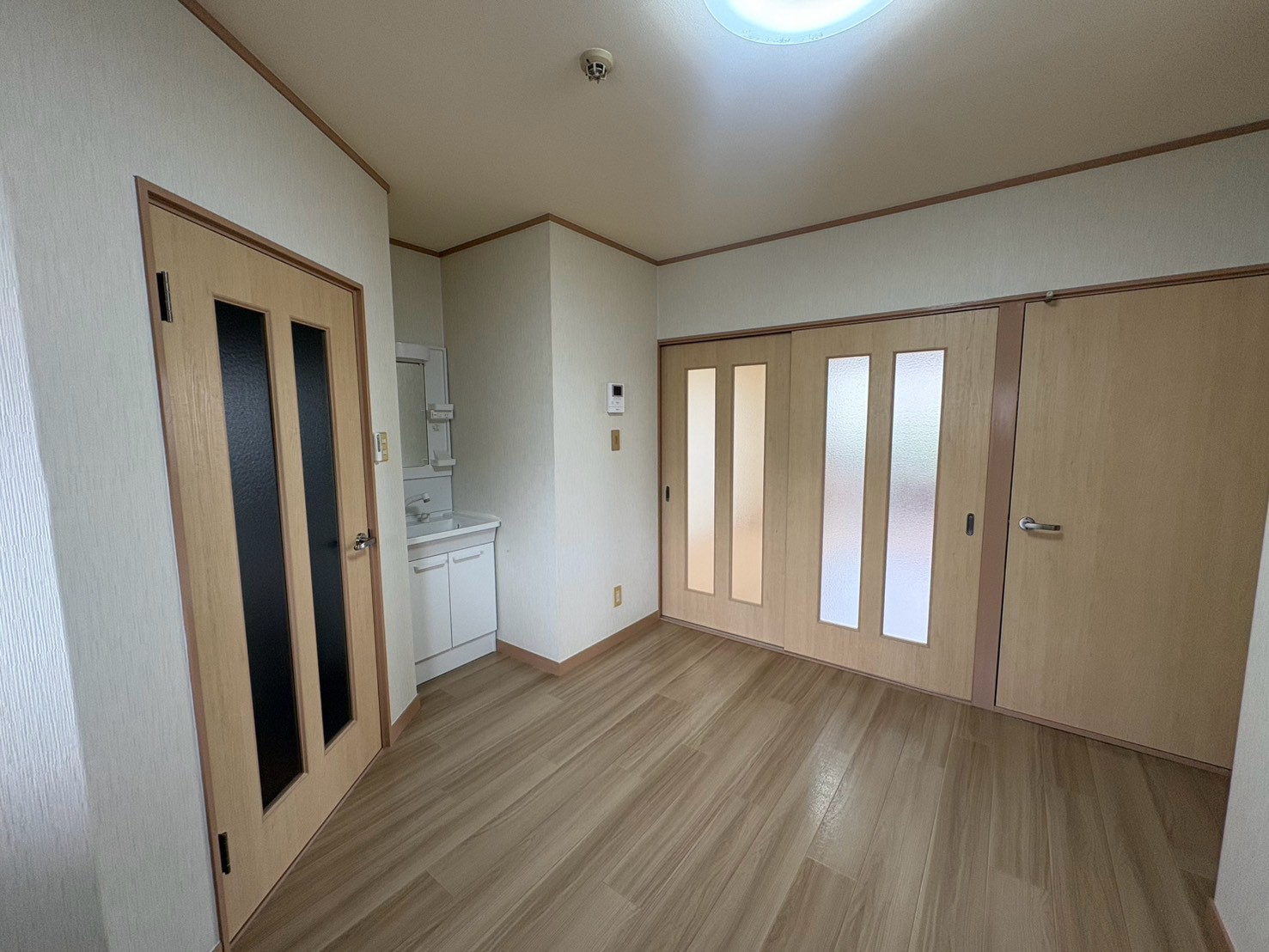 ＪＲ山陽本線 南岩国駅 徒歩12分 3階建 築38年の居間写真