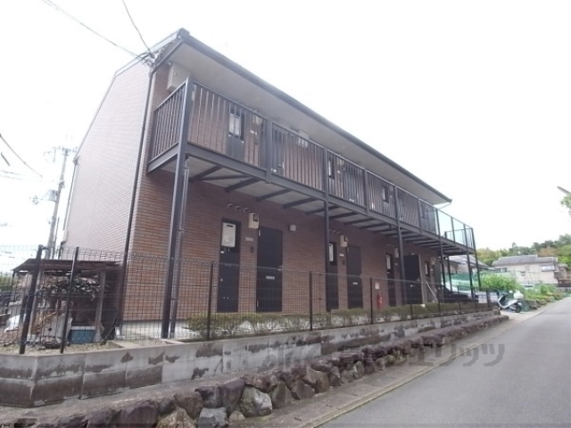 京都市西京区松室地家町のアパートの建物外観