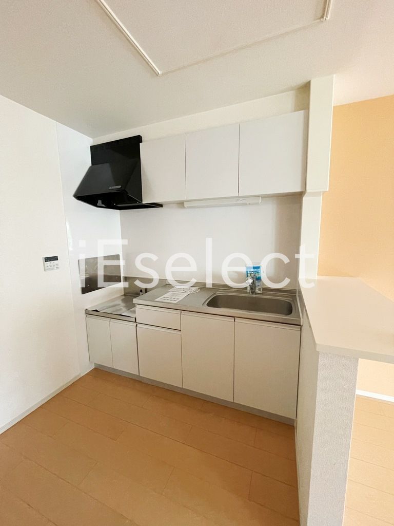 キッチン　カウンターがあり作業スペースが広く取れますね♪