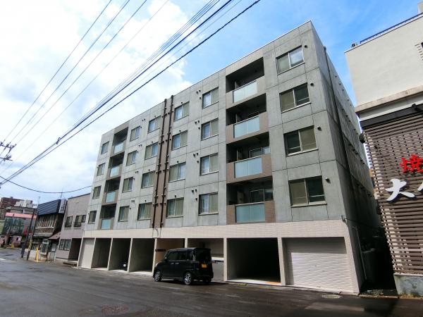 小樽市色内のマンションの建物外観