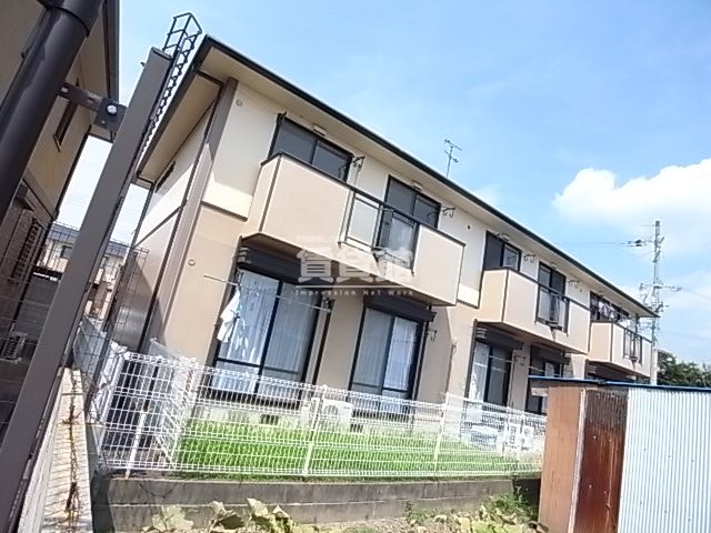 【三木市平田のアパートの建物外観】