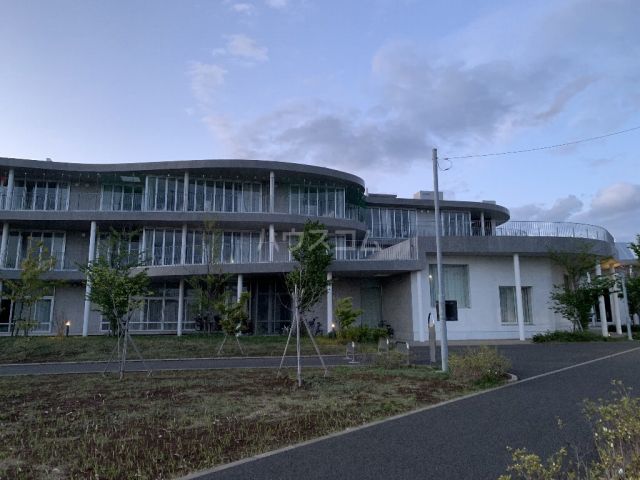 【流山市三輪野山のマンションの小学校】