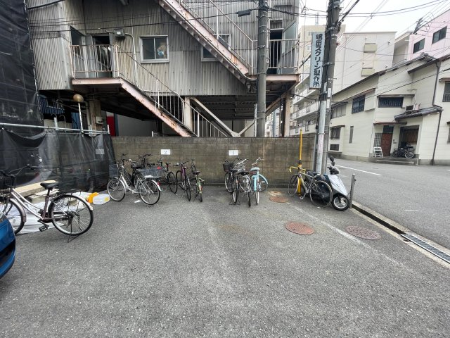 【京橋マンションの駐車場】