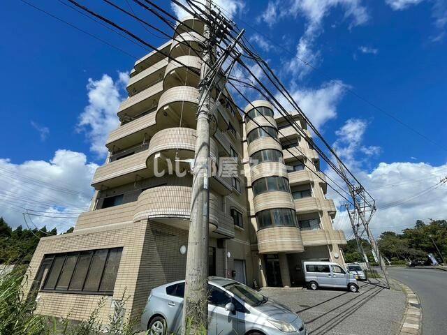 四街道市和田のマンションの建物外観