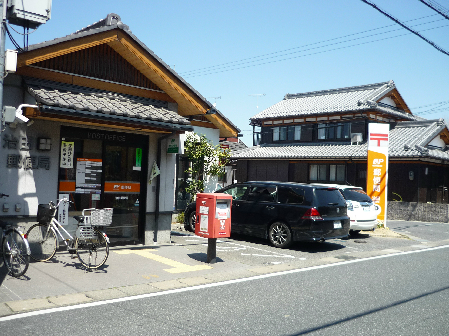 【栗東市坊袋のマンションの郵便局】