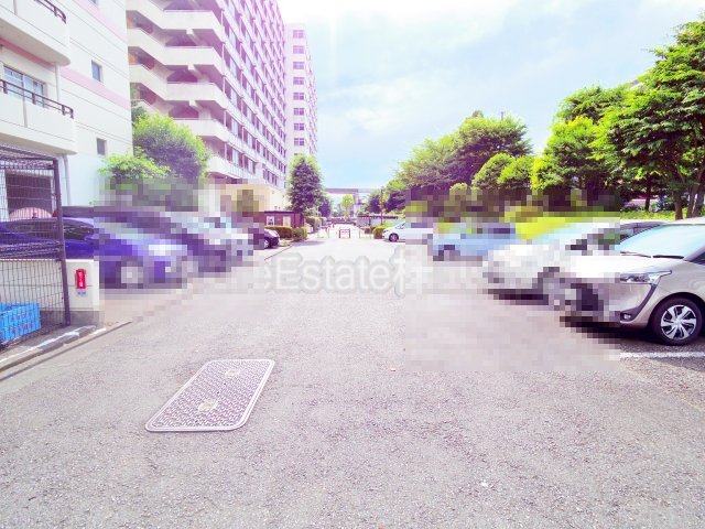 【東大和市桜が丘のマンションの駐車場】