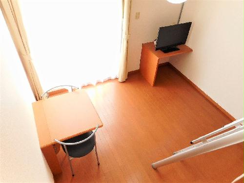その他部屋・スペース　カーテンやテーブル、テレビも備え付けです