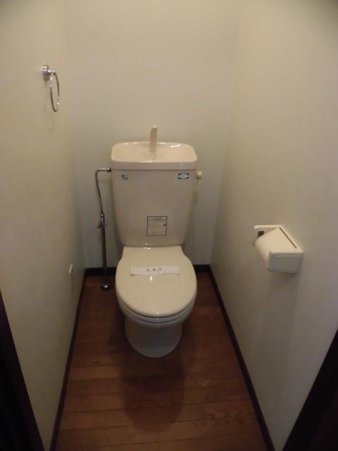 トイレ　別のお部屋の写真となりますので現況優先となります