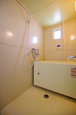 バス・シャワールーム　※反転タイプの部屋の写真です。