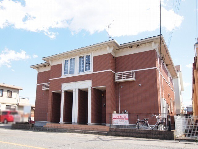 深谷市小前田のアパートの建物外観