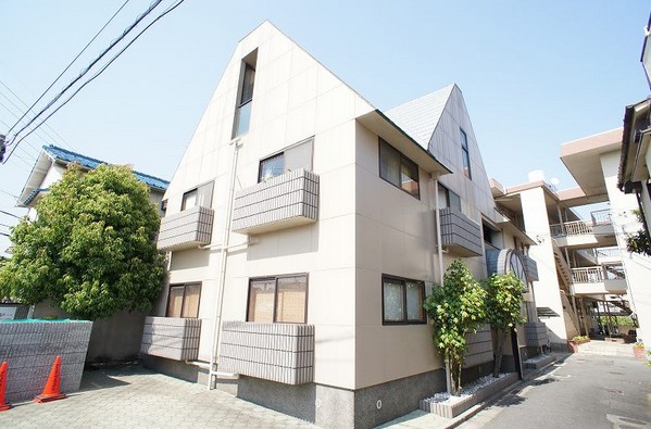 シャルボン日光園の建物外観