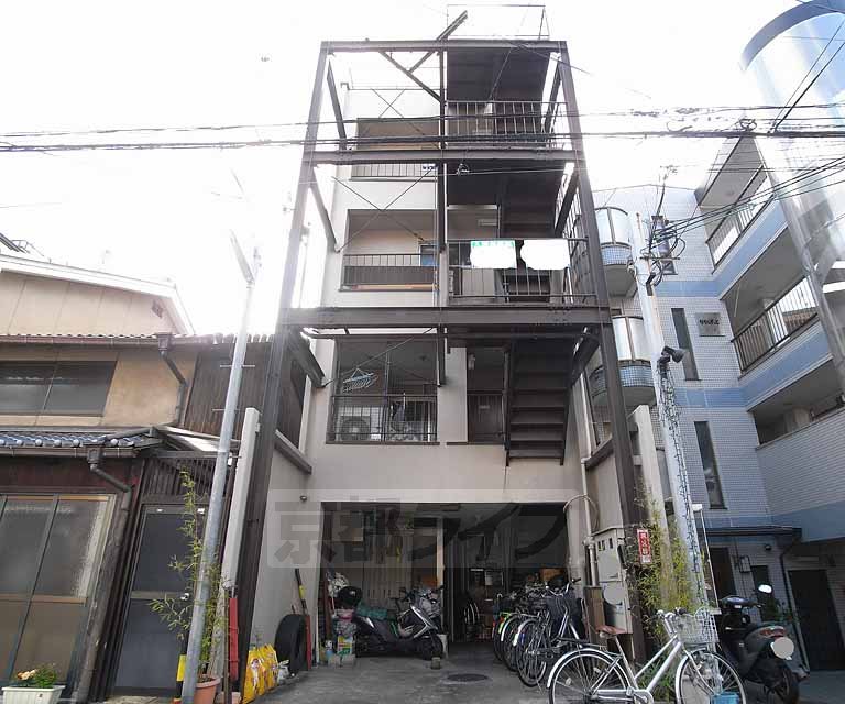 京都市東山区本町１丁目のマンションの建物外観