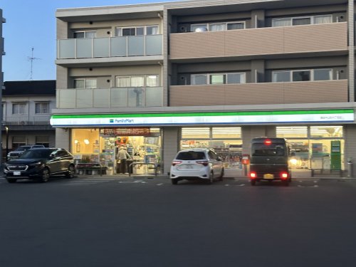 コンビニ　ファミリーマート 豊田平山町六丁目店（コンビニ）まで769m