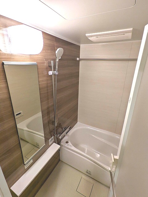 バス・シャワールーム　浴室換気乾燥機付きです