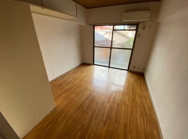 居室・リビング　別の部屋の参考写真です。現況を優先します