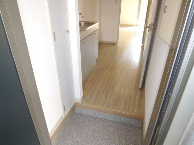 玄関　★下駄箱付きで玄関すっきり★