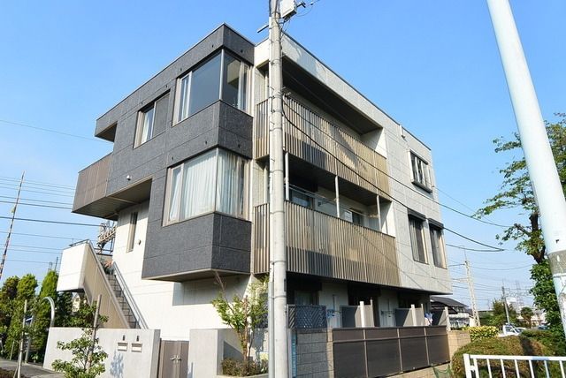 建物外観　★聖蹟桜ヶ丘駅から徒歩１０分　南向きで日当たり良好★