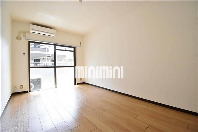 居室・リビング　７．５帖の開放感のある居室