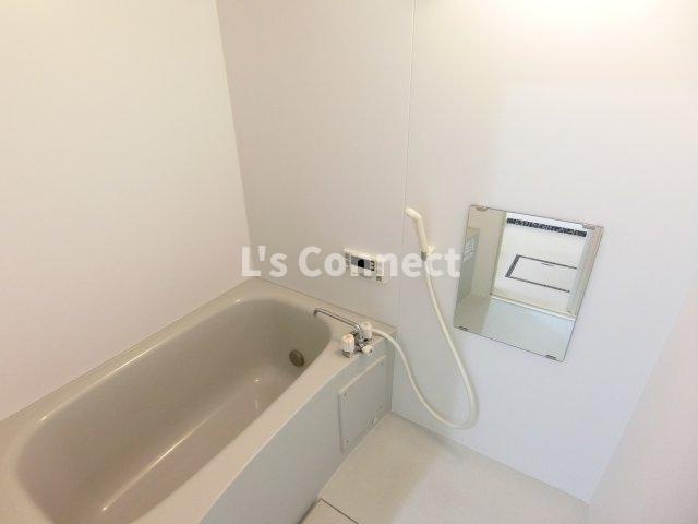 バス・シャワールーム　追焚き、浴室乾燥付きのお風呂。