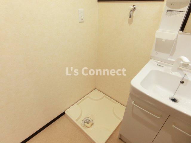 その他設備　室内洗濯機置き場には排水パン付き。