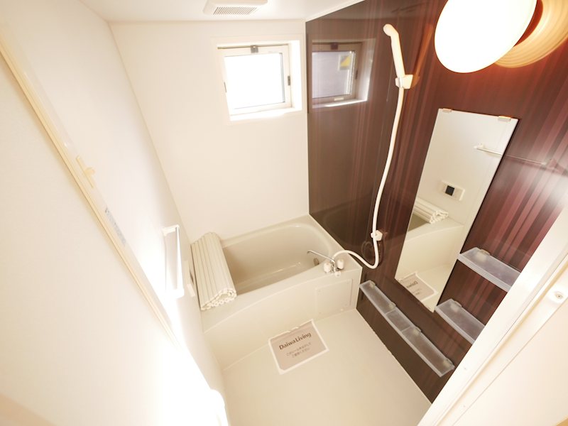 バス・シャワールーム　追焚き給湯、シャワー