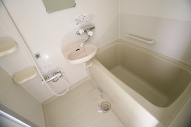 バス・シャワールーム　※別部屋参考写真となります※