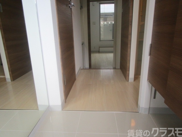 玄関　玄関開けるとこんな感じです。