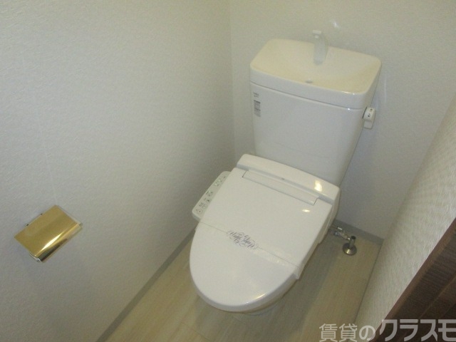 トイレ　温水洗浄便座付きです！