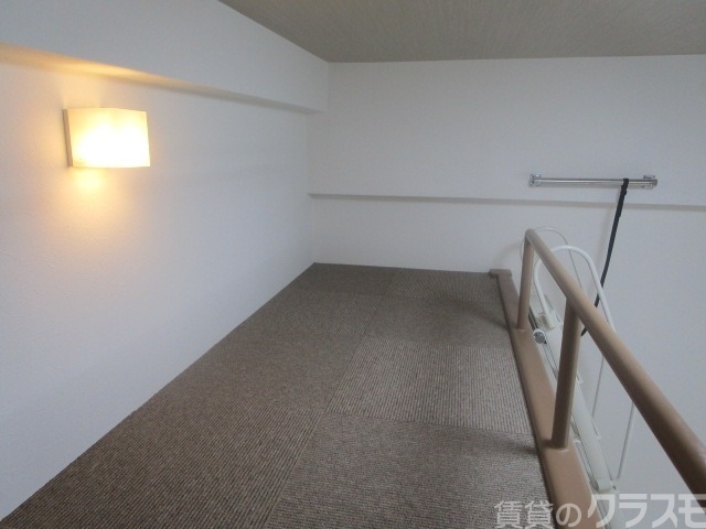 その他部屋・スペース　会談を上がるとロフトがあります！