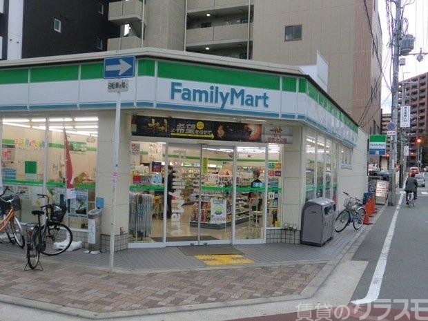 コンビニ　ファミリーマート 阪急三国駅西店（コンビニ）まで10m
