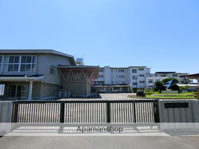 中学校　桜が丘中学（中学校）まで858m