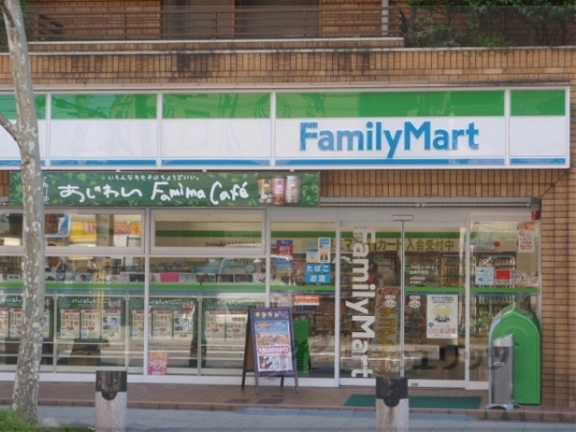 コンビニ　ファミリーマート四条大宮店（コンビニ）まで300m
