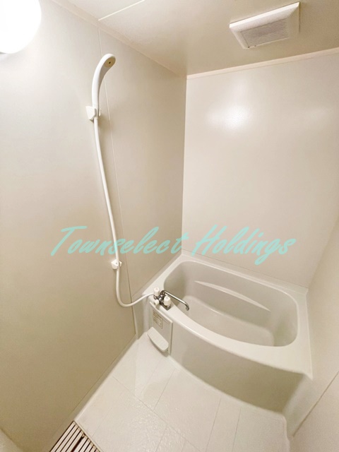 バス・シャワールーム　清潔感のあるお風呂です♪